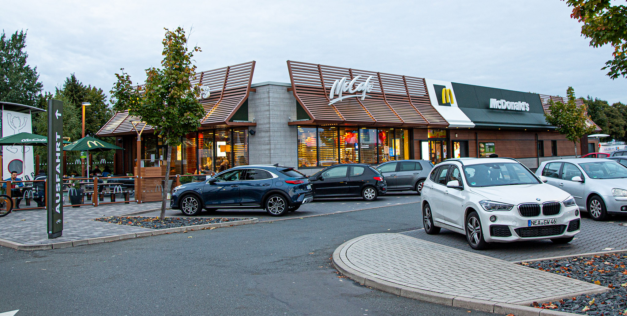 Das McDonald’s-Restaurant in Hildesheim (Albert-Einstein-Straße)