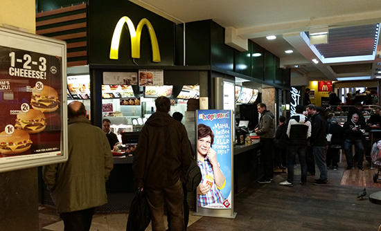 Das McDonald’s-Restaurant in Stuttgart (Arnulf-Klett-Platz)