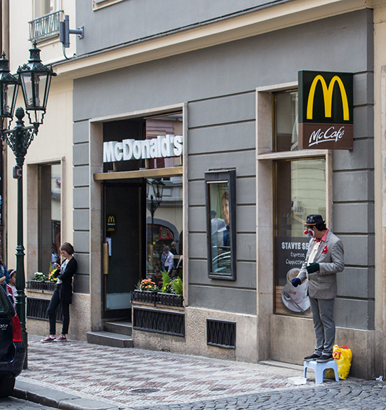 Das McDonald’s-Restaurant in Praha (Mostecká)