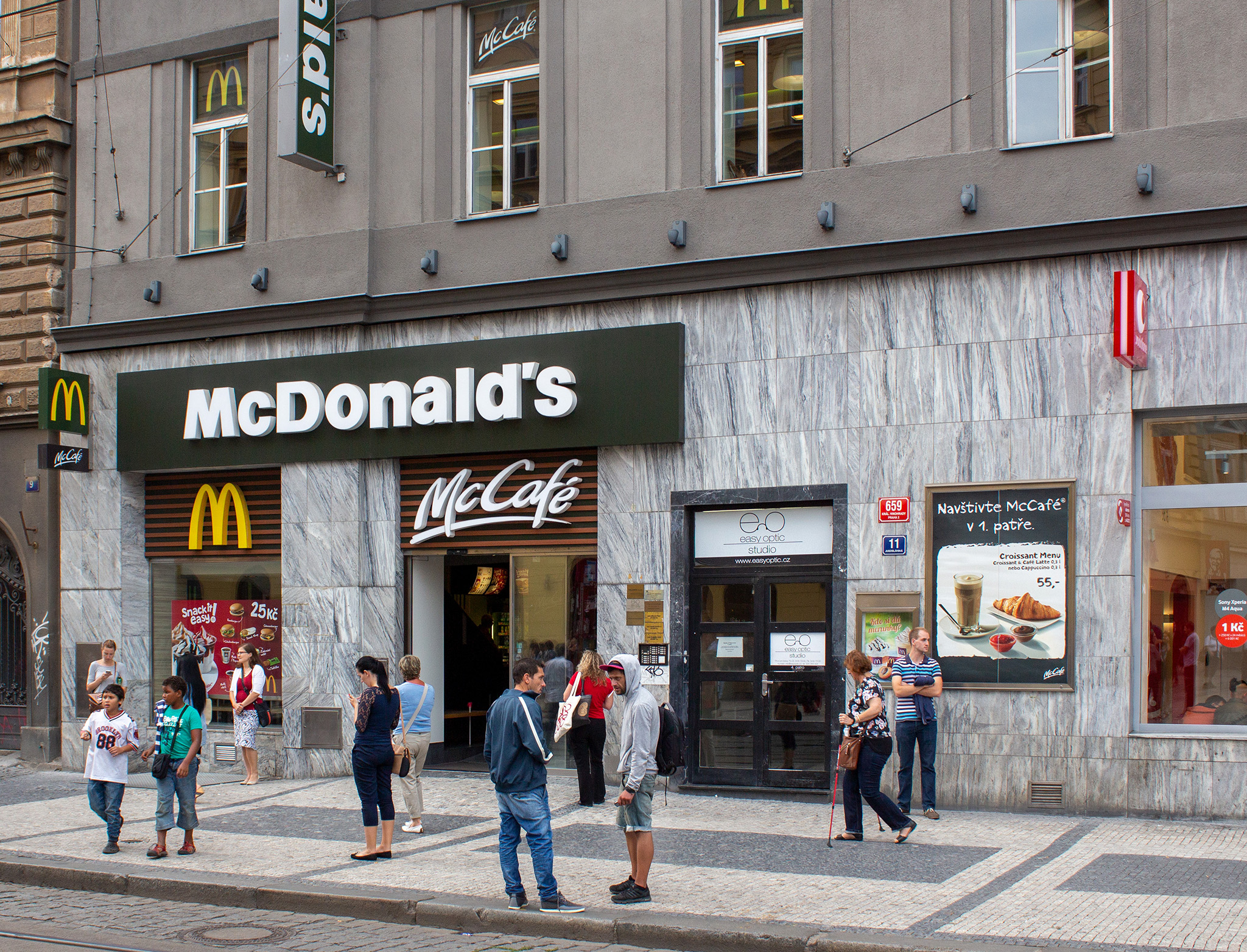 Das McDonald’s-Restaurant in Praha (I.P. Pavlova)